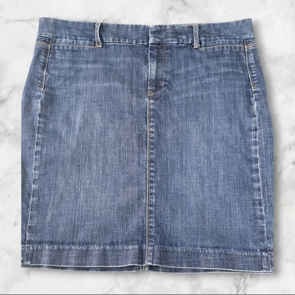 GAP Blue Denim Versatile Everyday Wear Work/ FUN Mini Skirt (Size:16)